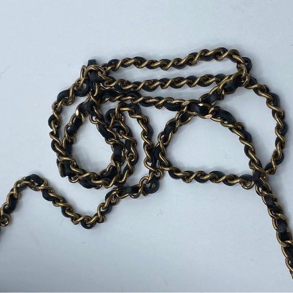 CHANEL RARE CLUTCH - Picture 10 of 10